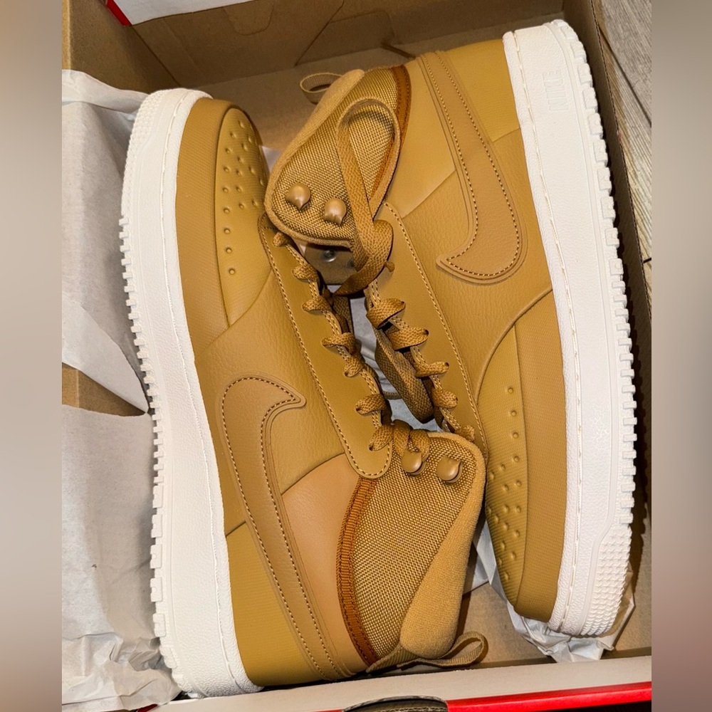 Nike Mens Court Vision Mid Top Winter Sneakers